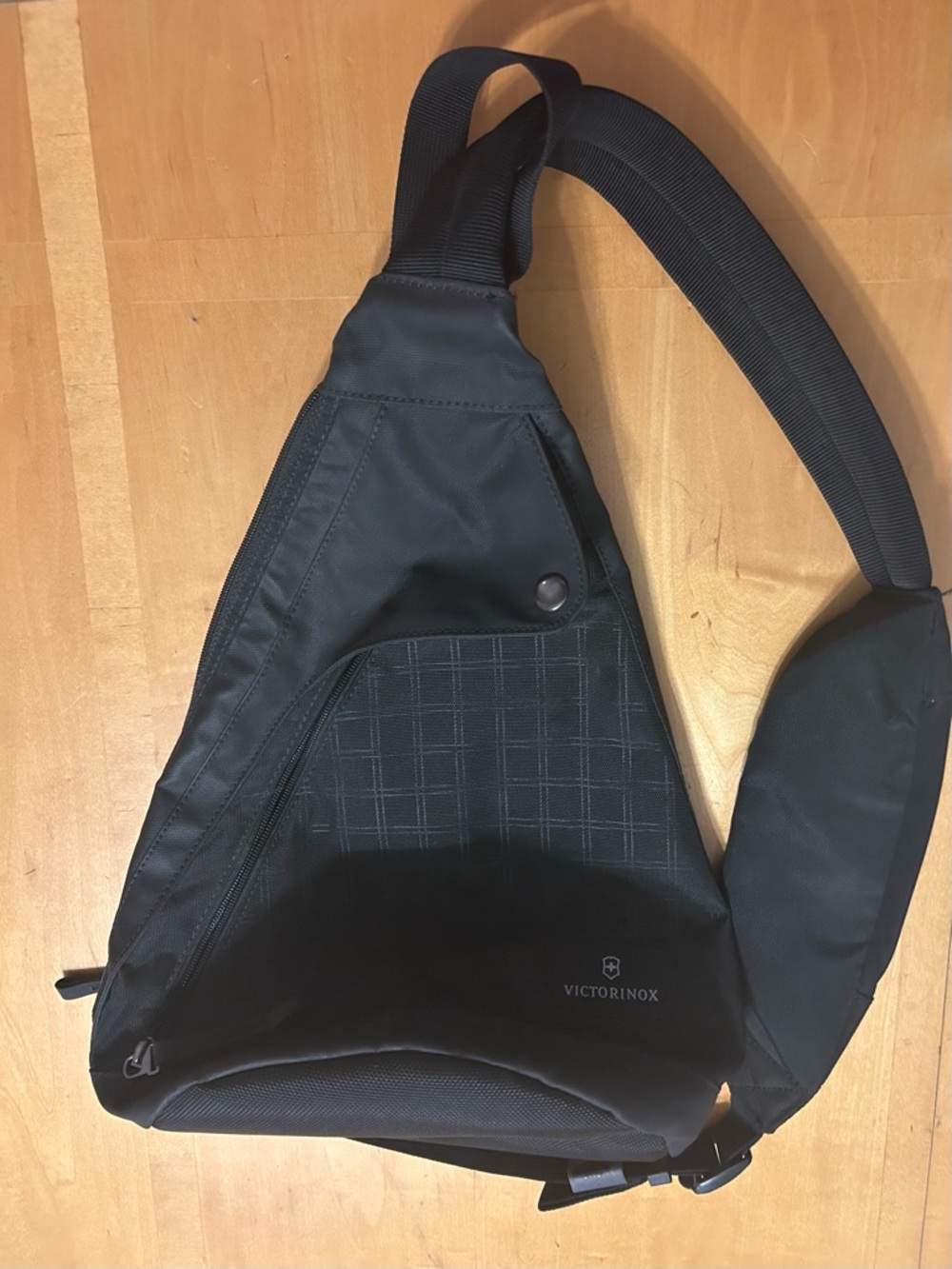 Victorinox Dual-Compartment Monosling Bag